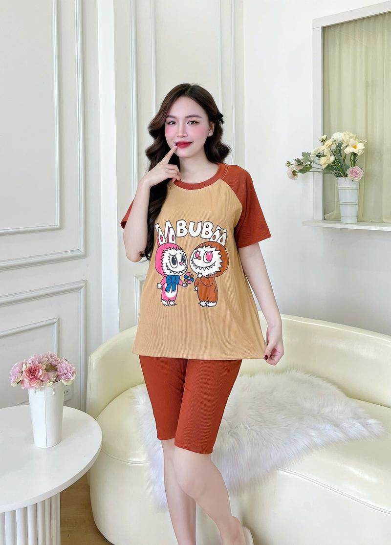 Product Introduction of Bộ đồ lửng tăm hàn phối lubabu dễ thương,chất thun tăm hàn mềm mại,thoáng mát,co giãn bốn chiều tăng độ thỏa mái khi mặc,quần có túi sâu rất tiện lợi. Thời Trang Tuyết Nhi. Nữ Women Áo Quần Ngủ Top Voi 33