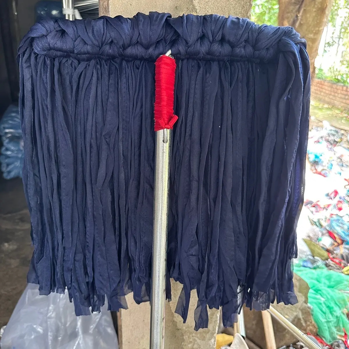 Cây lau nhà cán kẽm vải thun xanh đen