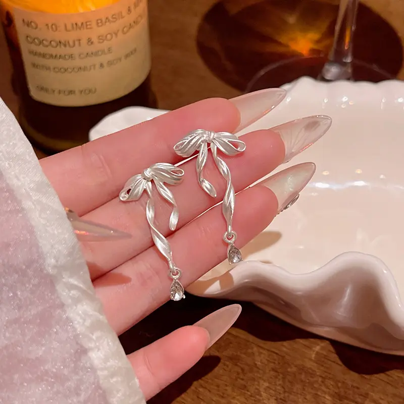 Hoa Tai Viền, Thiết Kế Độc Đáo Kiểu Pháp, Dài, Dành Cho Nữ, Dễ Phối Đồ, Phong Cách Duyên Dáng, Nơ Ruy Băng Trắng, Bông Tai Đinh tán, Nhẫn Tai