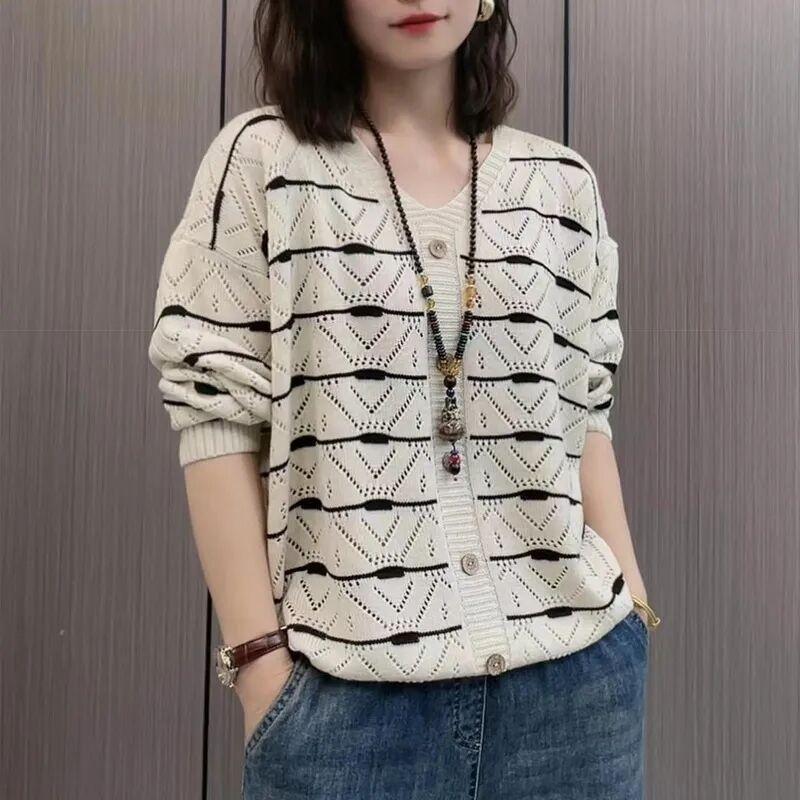 Product Introduction of Áo Len Mùa Xuân Và Mùa Thu Mới Áo Len khoét Bụng giấu Bụng Dáng Rộng Cổ Chữ V Cho Nữ Áo Dài Tay Thanh Lịch dễ phối đồ Thời Trang Women Top 3