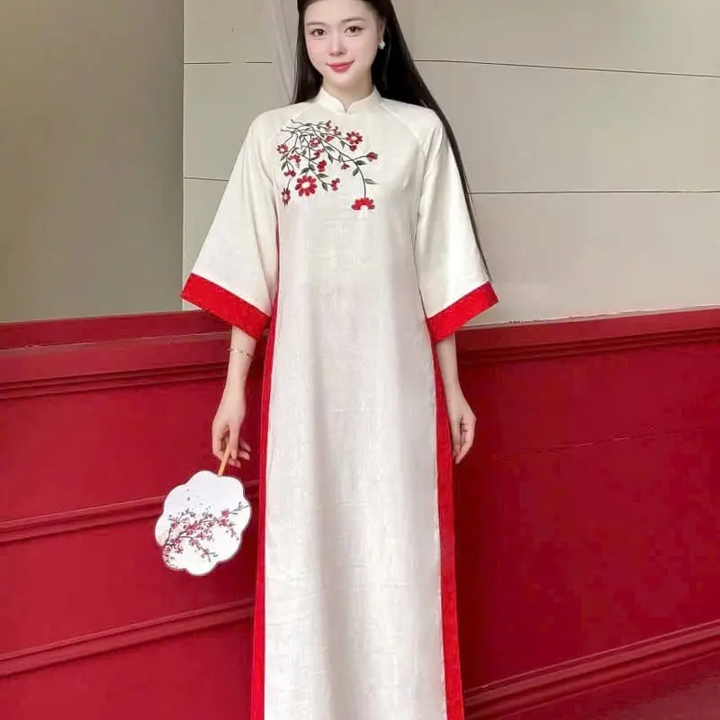 Áo dài truyền thống hoa thêu tơ óng mềm mại