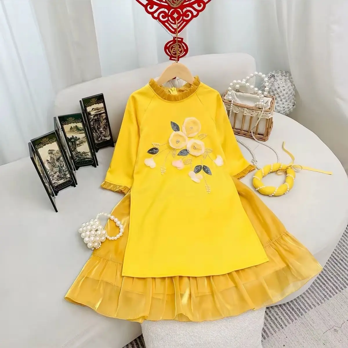 áo dài trẻ em. chuyên bán buôn bán lẻ các loại áo dài trẻ em .Có đủ size cho các bé 4 tuổi đến 14-15 tuổi .