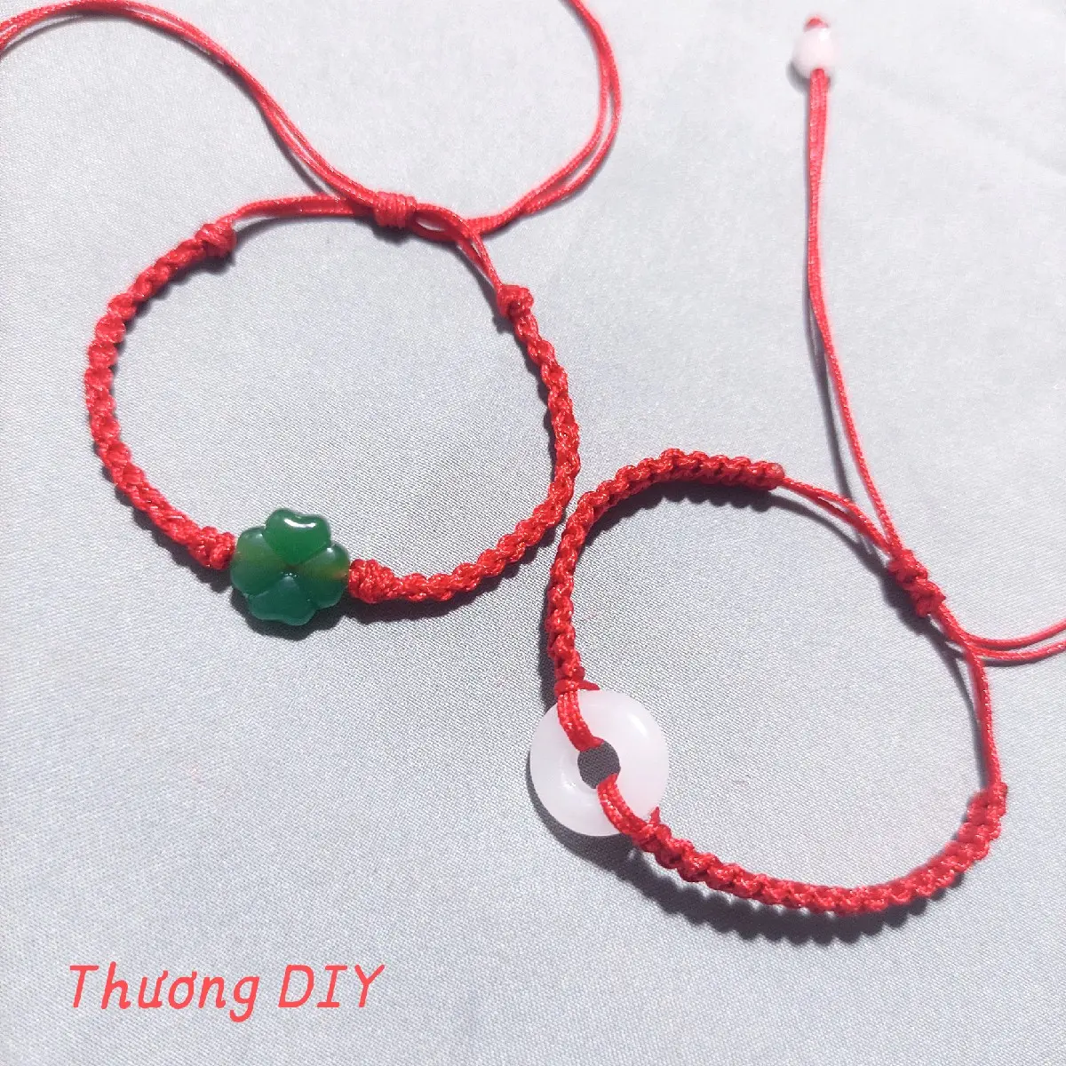 Vòng Tay Ngọc Bội Cỏ Bốn Lá Chỉ Đỏ May Mắn Bình An Handmade Hàng ngày