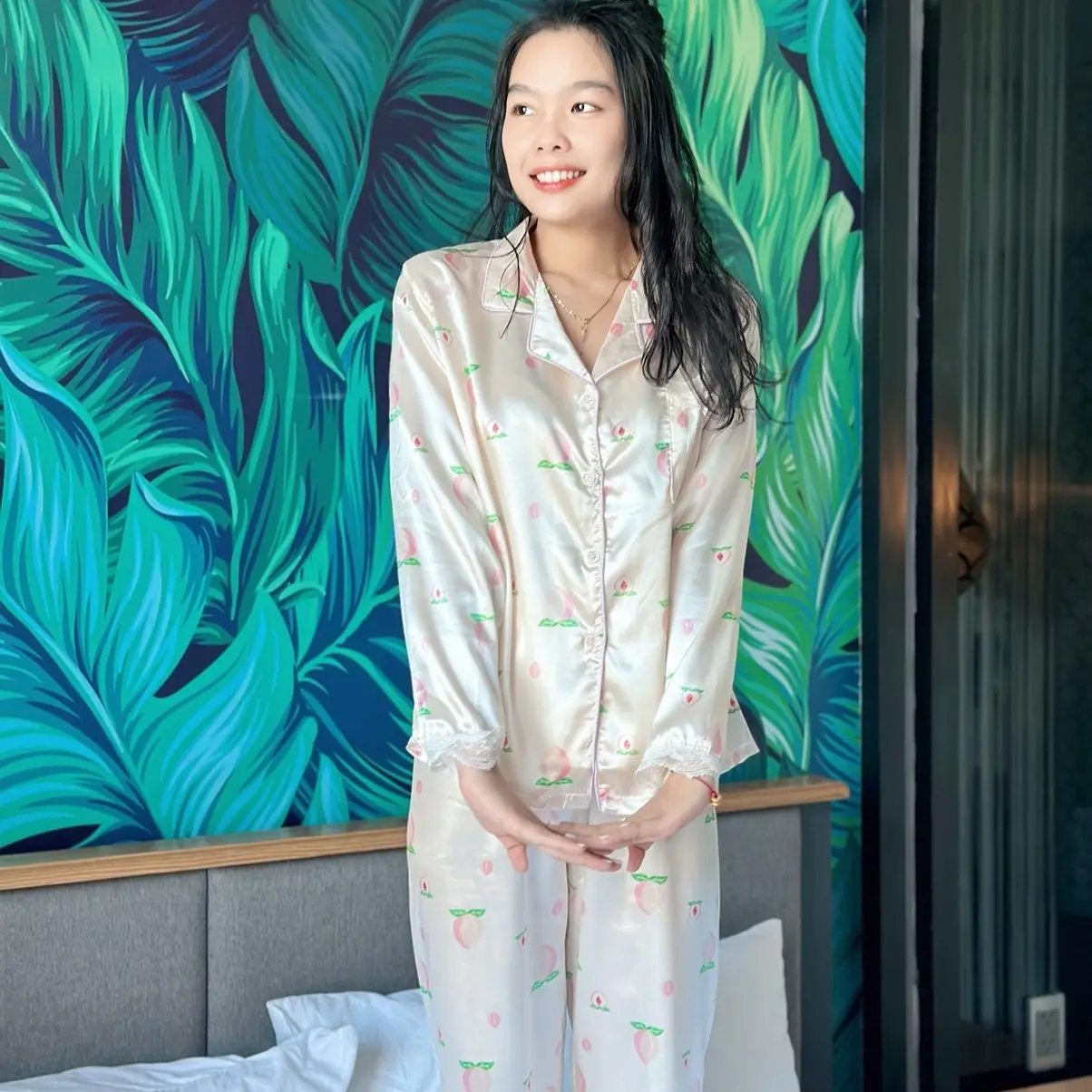 (QC02) Bộ ngủ Pijama QC hoạ tiết trái đào,Chất liệu lụa satin.Phong cách nhẹ nhàng trẻ trung cho Nữ Women Áo bộ  ngủ