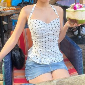 เสื้อกั๊กคอเชือกแขวนคอ, การออกแบบสีทึบลายจุด, การออกแบบ Bustier พร้อมสายรัด, เซ็กซี่และอ่อนเยาว์