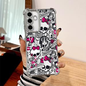 Funda clear premium Monster High edgy y chic para Samsung A16/A25/A55/S24/S23/S22, iPhone 17/16/15/14/13/12/11, Motorola y XIaomi OPPO |   Protección de cámara, esquinas fuertes y viral TikTok
