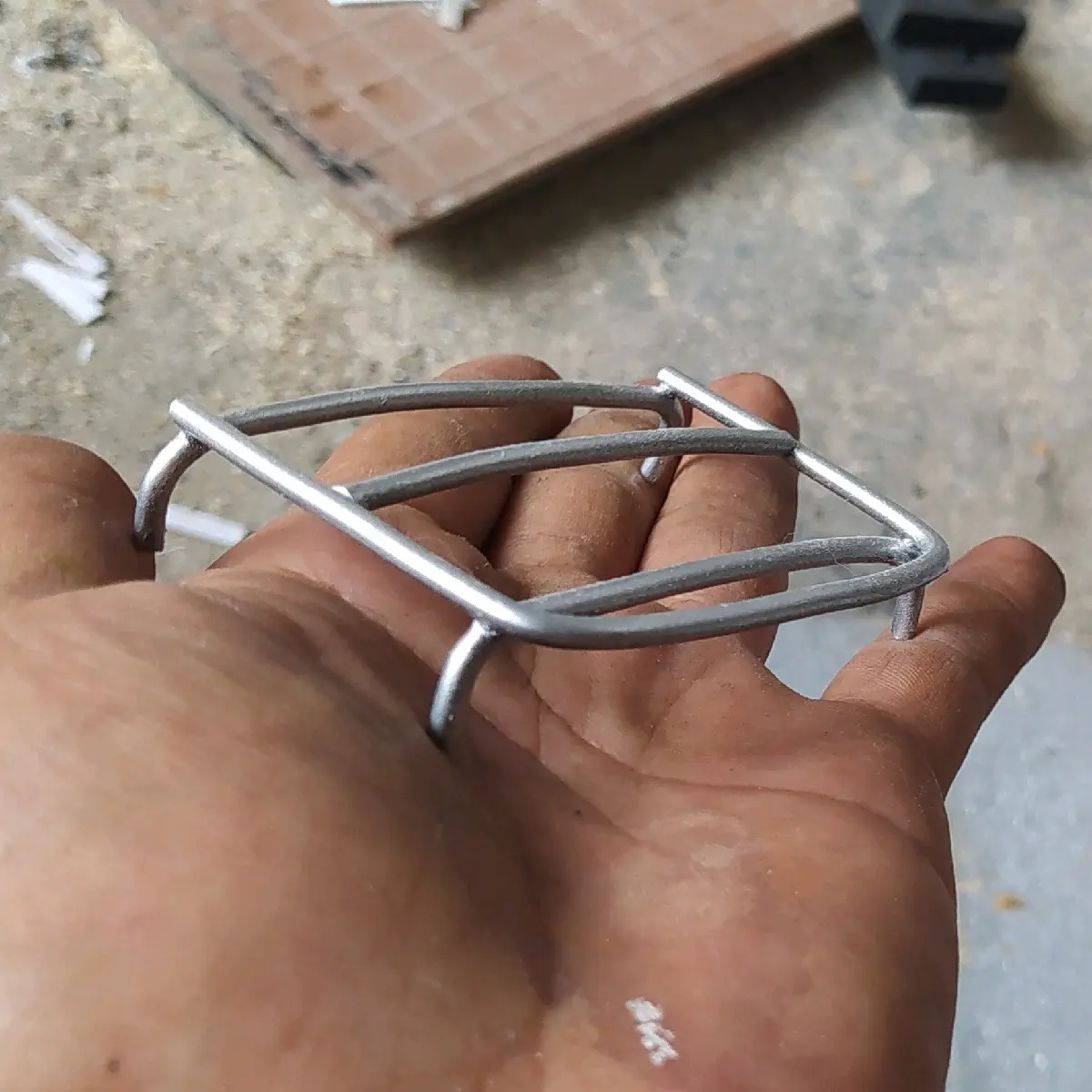 rak kabin model stenlis bahan kabel kuningan