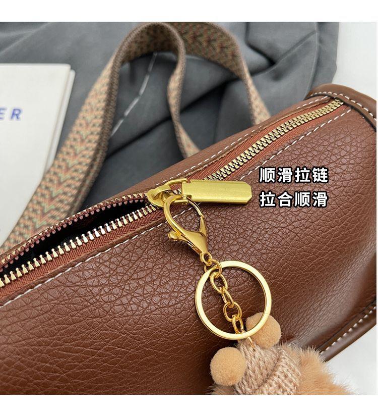 Product Introduction of Túi Boston, Thời Trang, Phong Cách Cổ Điển Mới, Túi Đeo Chéo Dễ Phối Đồ Dây Đeo Rộng Hợp Xu hướng Túi Gối Nhỏ Thích Hợp Cho Vai, Được Đánh Giá Tích Cực 6670, Độc Đáo 6
