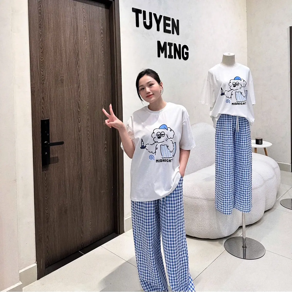 Set áo thun chó trắng quần suông caro xanh - SET BỘ NỮ WOMEN