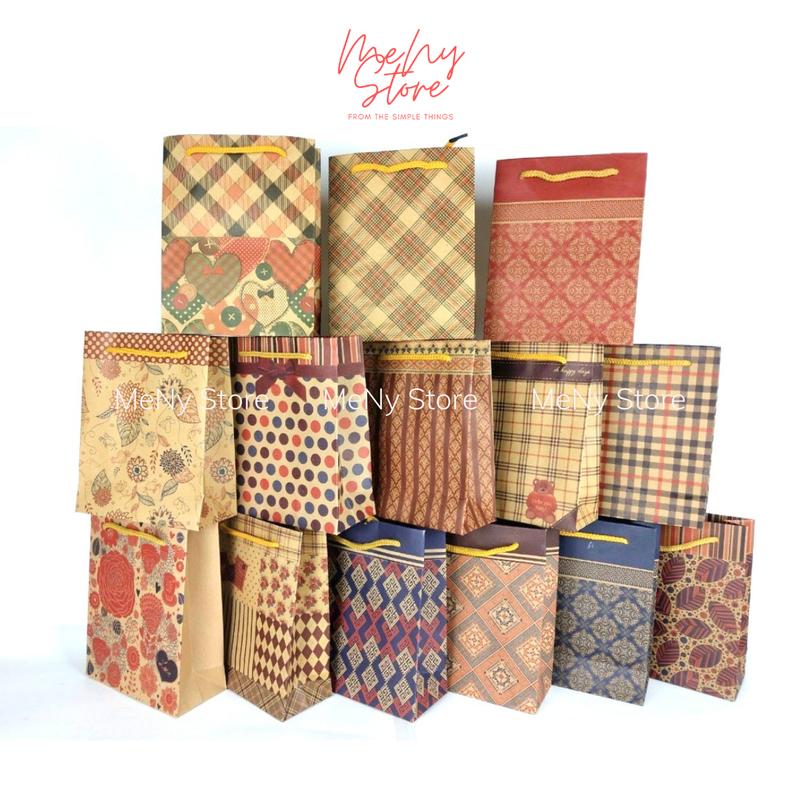 Combo 50 túi giấy đựng quà tặng Kraft, túi quà xi măng có quai xách hoạ tiết ngẫu nhiên