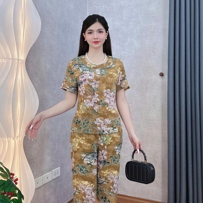 Product Introduction of Bộ đồ mặc nhà, Loudra shop, b41   Đồ Bộ Trung Niên cho mẹ , Áo Cổ Tròn, Quần Suông LỬNG  NGANG GỐI Vải Luạ Nhập cao cấp Mango MỀM MỊN Tay ngắn Có hoa Xanh Sen Kem 9