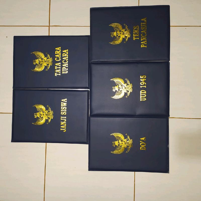 1 SET/5 MAP UPACARA BENDERA BAHAN KULIT SINTETIS SUDAH ADA TEKS /Plastik 2