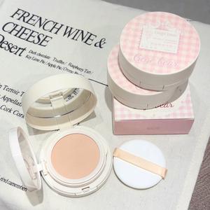 แป้งพัฟ สองชั้น เนื้อเนียนนุ่ม น้ำหนักเบา ใช้งานง่าย พกพาสะดวก ให้ลุคผิวสวยและเป็นธรรมชาติ