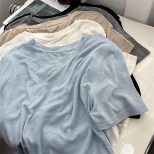 Atasan lengan pendek gaya Jepun untuk wanita, sesuai untuk musim panas, potongan longgar, lembut, warna pepejal, leher berbentuk V, rajutan, baju asas yang bergaya.