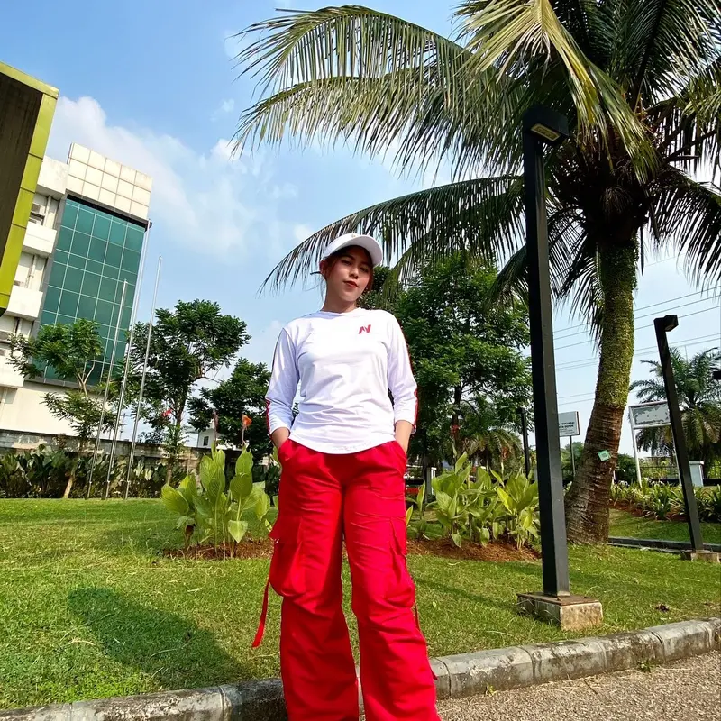 Setelan Senam Olahraga 1Set Mix Atasan N Putih Lis Merah dan Celana Cargo Harajuku Merah 7