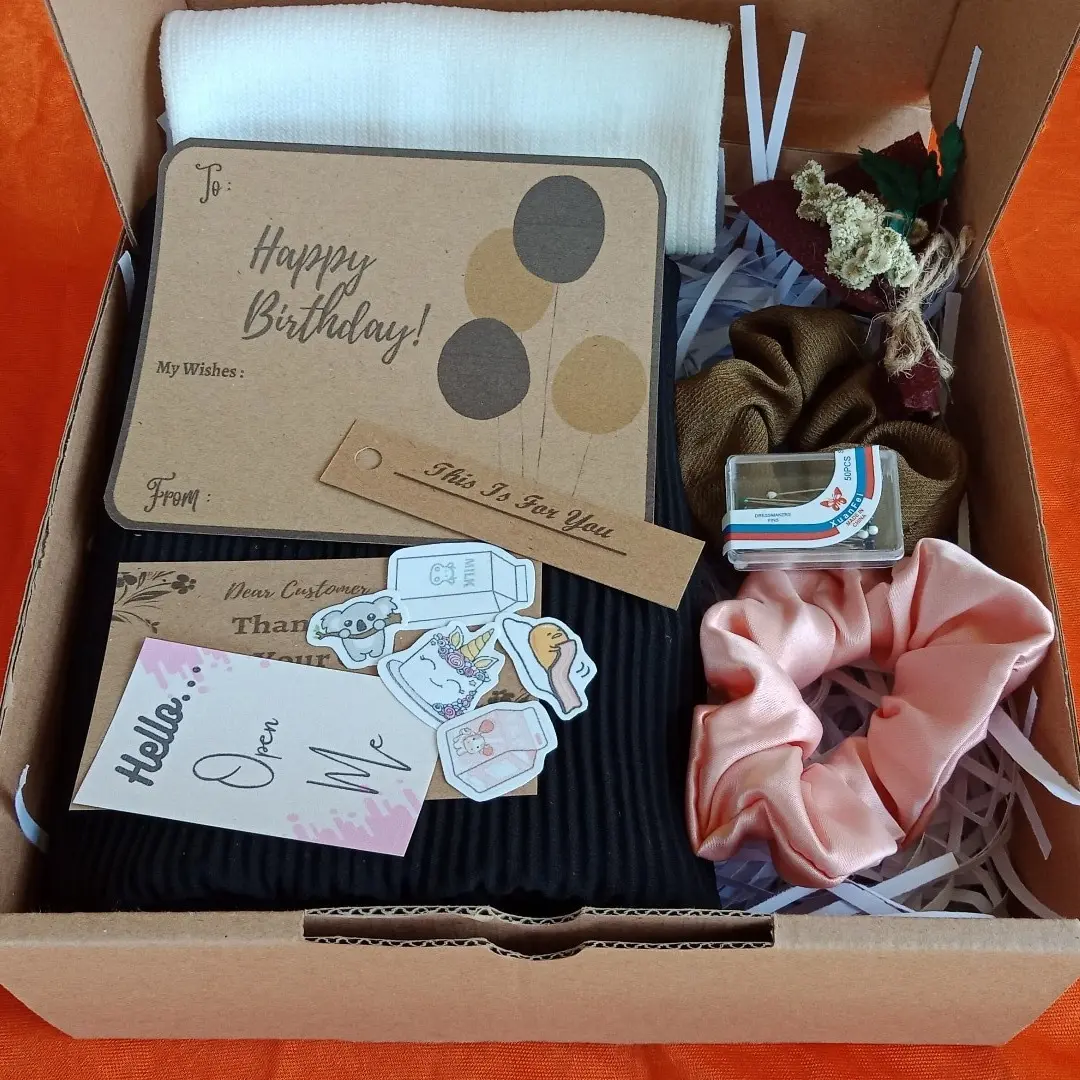 Hampers Hijab / Gift Hijab / Hadiah Hijab / Box Hampers / Kado Ulang Tahun (Happy Birthday, Wisuda, Anniversary, dll)