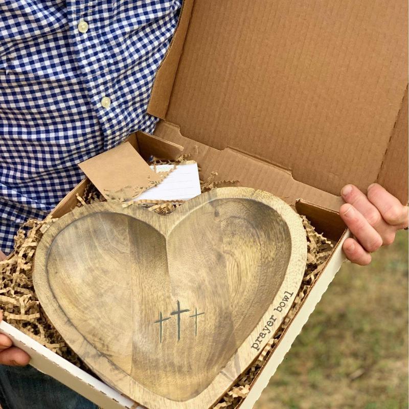 Product Introduction of Wooden Heart Shaped Prayer Bowl, 1 Count Cross Pattern Prayer Bowl with Card, Religious Decoration for Home Living Room Bedroom 0