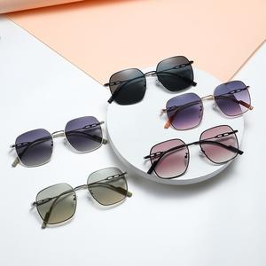 แว่นกันแดด กรอบใหญ่ สำหรับผู้ชายและผู้หญิง ป้องกันแสงแดด ป้องกันรังสียูวี เหมาะสำหรับขับรถ