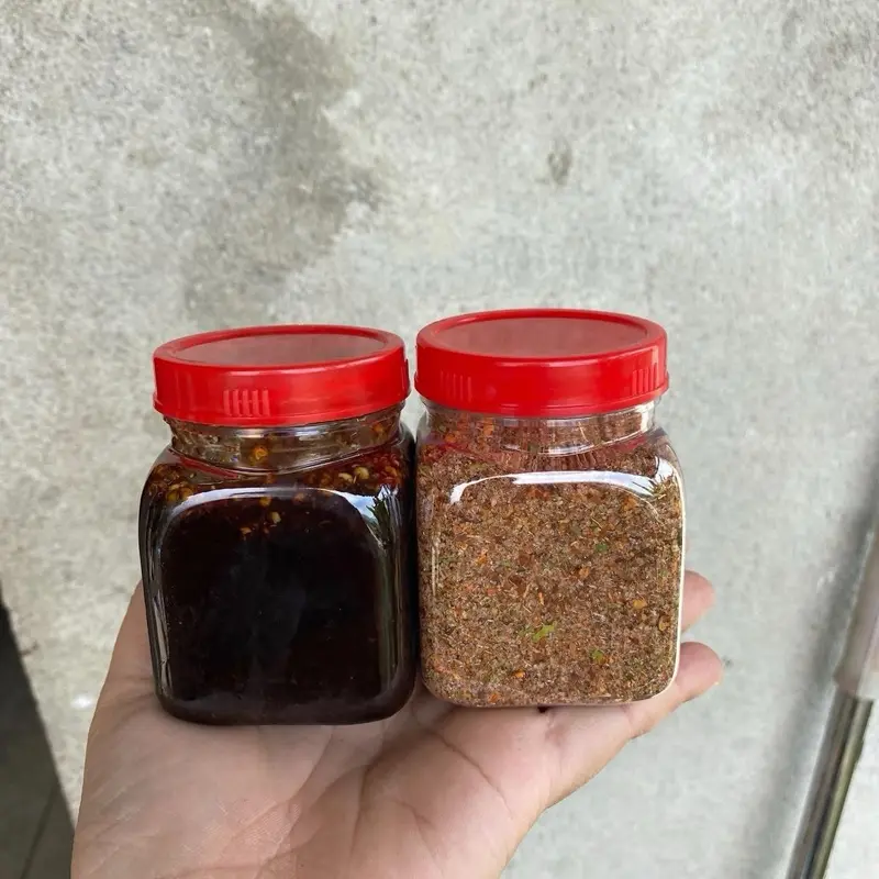CHẨM CHÉO TÂY BẮC Chẩm chéo là món chấm không thể thiếu trong các bữa ăn bình thường cũng như khi đãi khách ak .  Chẩm chéo khô : chấm hoa qả ( xoài , cóc ... )  NGUYÊN LIỆU chính để làm nên chẩm chéo là hạt dổi,muối, mắc khén (một loại hạt tiêu rừng 2