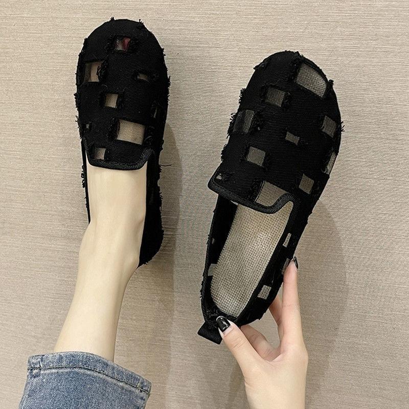 Product Introduction of Giày Nữ, Cỡ Lớn (35-43), Chất Liệu Vải, Hàng Mới Về, Dễ Phối Đồ, Đế Bằng, Chống Trượt, Bề Mặt Lưới Gommino, Thiết Kế Khoét Lỗ Shoes DéP 4