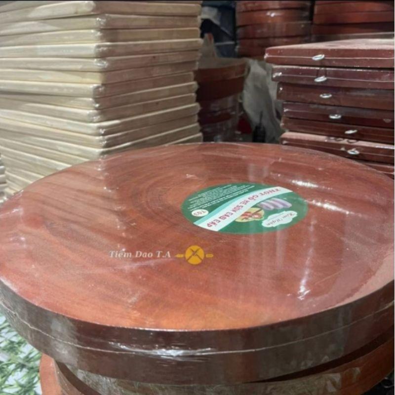 Thớt Gỗ Me Sừn Tròn Dày tặng 1 kéo cắt gà. Thớt chất gỗ Tự Nhiên Kích Thước 30cm x3cm Chất Liệu Cao Cấp Bền Đẹp An Toàn Vệ Sinh