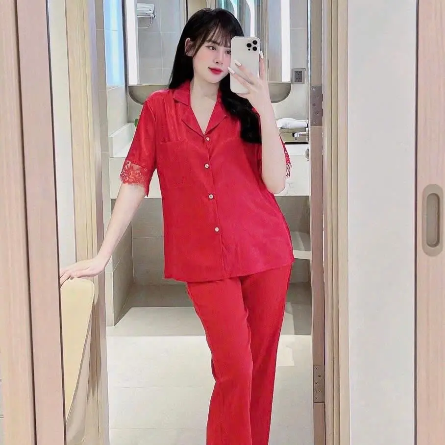 Bộ pijama nữ tay cộc lụa xước phối ren dập đá nổi màu đỏ- freesize 40-60kg