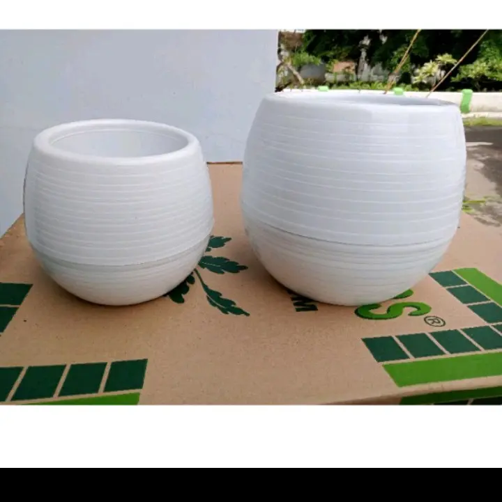 vas bola diameter tengah 18cm bahan plastik