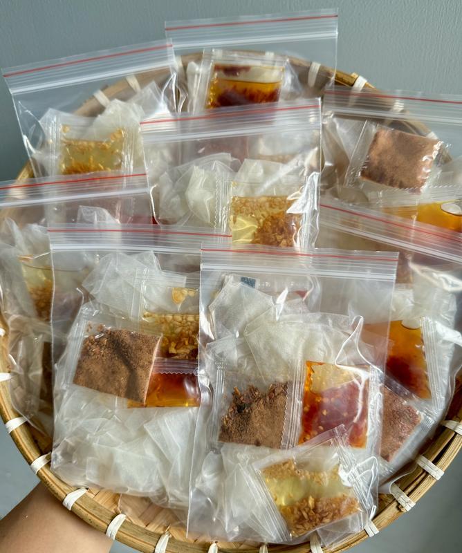 MUA 10 Tặng 2 Set 10 Bịch Bánh Tráng Phơi Sương Muối Bò Cay Vị Ớt Rim Mật Ông Sate Tỏi Ớt Snack Ăn Vặt Food