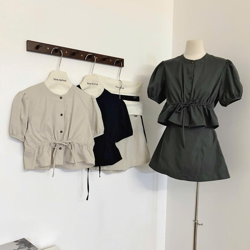 SET áo ngắn buộc dây eo kèm chân váy A Bazic onee