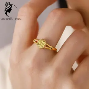 Dilapisi emas 18 karat Cincin “Fu” Cina, baja titanium, tahan warna, desain elegan Perempuan Rings