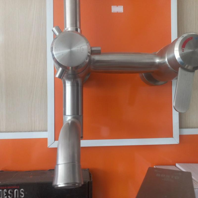 Sen cây nõ 304 tròn nóng lạnh gắn tường có 2 bát sen bát nhỏ và bát lớn