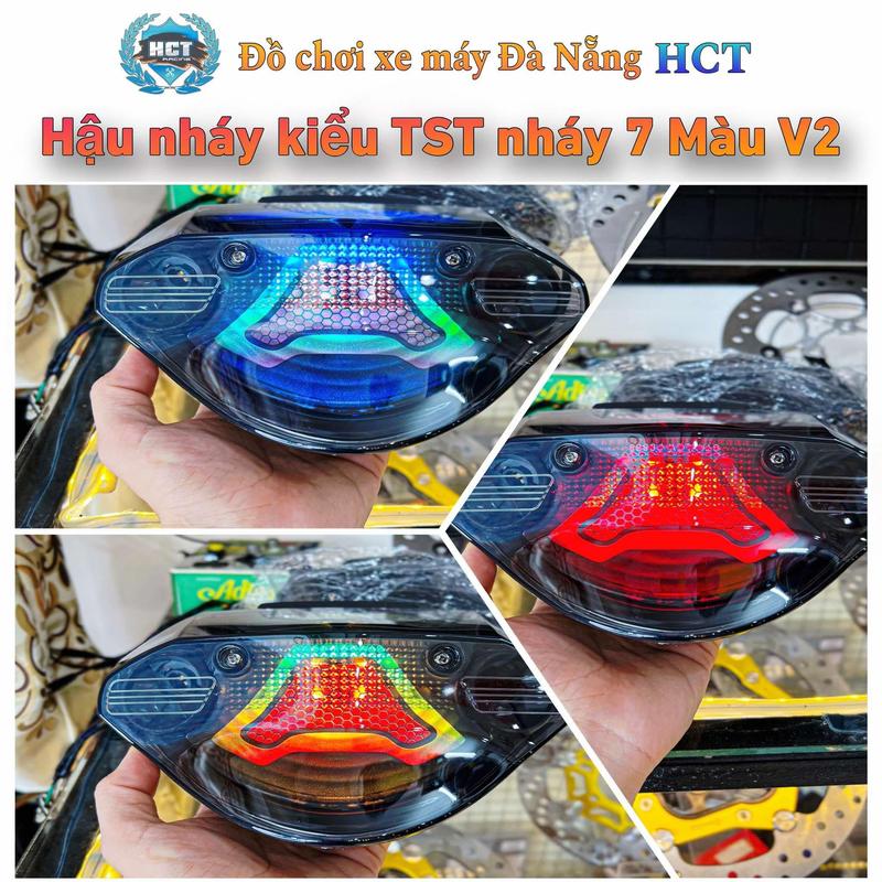 Đèn hậu SIRIUS khói den TẶNG HẬU NHÁY AUDI  - Hậu nháy kiểu TST NHÁY 7 MÀU  Phụ Kiện Phụ Tùng hậu tst . Giắc cắm như rin cho si 110 - si 50 anh em mua về câu dây lại .