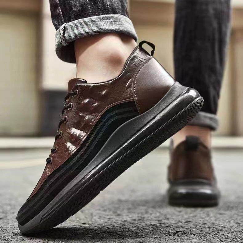 Sepatu Sneakers Pria Croco Sport Casual Shoes Running Kasual Hitam Putih - D29 5
