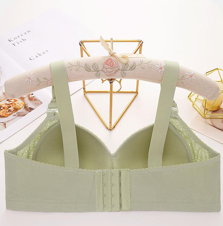 Product Introduction of New Plus Size Full Coverage Bra, Wireless Ultra-Soft Design, Anti-Sagging & Side Smoothing, Breathable Comfort for Everyday Wear 13