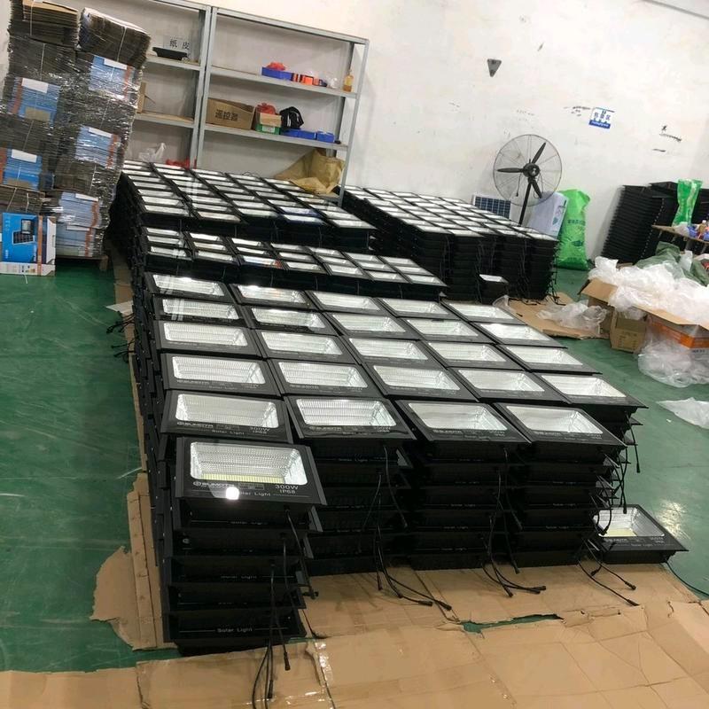 Product Introduction of [MẪU MỚI] Đèn Năng Lượng Mặt Trời 1500W – Sáng 10-12h, Công Suất Thực 30-40W, Chống Nước IP68, Pin Dung Lượng Cao, Tự Động Bật/Tắt, Tiết Kiệm Điện, Bền Bỉ, Lắp Đặt Dễ Dàng, Bảo Hành 24 Tháng, Phù Hợp Sân Vườn, Đường Phố, Nhà Xe. denn lmt tuelam led luong 20