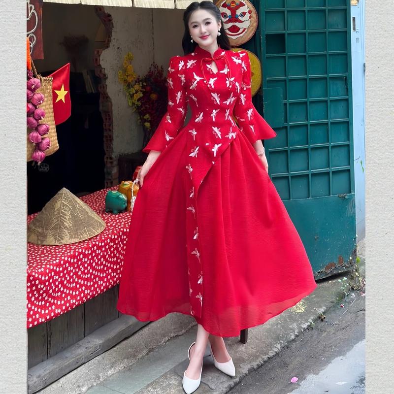 ( THÊU BƯỚM- ĐÍNH NÚT ) Váy DỰ TIỆC & MẶC CƯỚI Dáng Dài  Cách Điệu From Xoè Bồng Màu Đỏ Vừa Chất Tơ Mềm Mịn Lót Đúp Sang Trọng Nhẹ Nhàng Dành Cho Nữ - TUONGVY2025 Dress Women Sen Sò