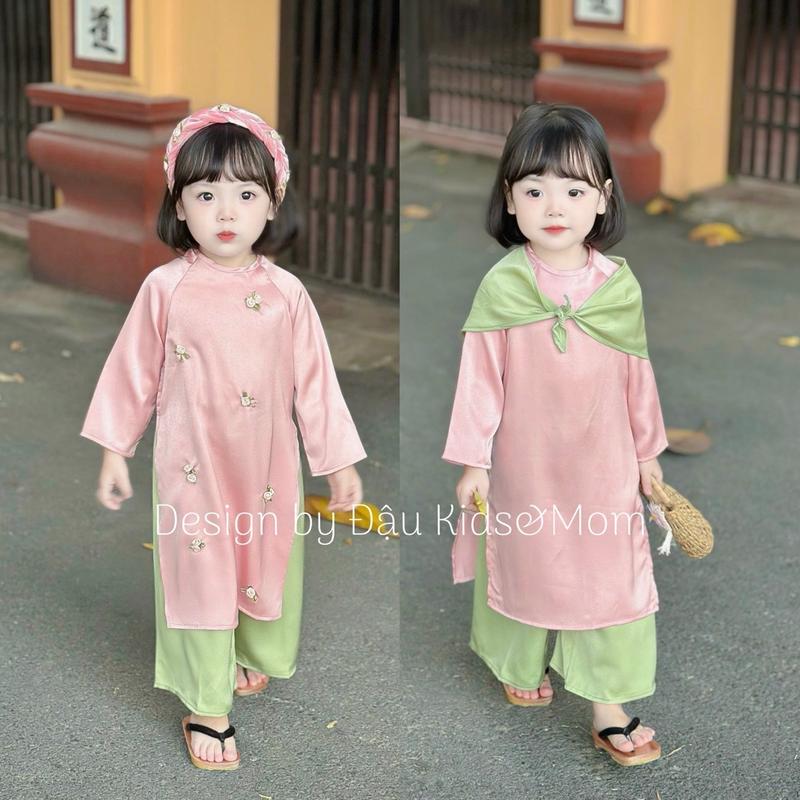 Áo dài Tết bé trai, bé gái thêu hoa thủ công màu hồng quần xanh kèm khăn và bờm Đậu Kids&Mom AD003 0