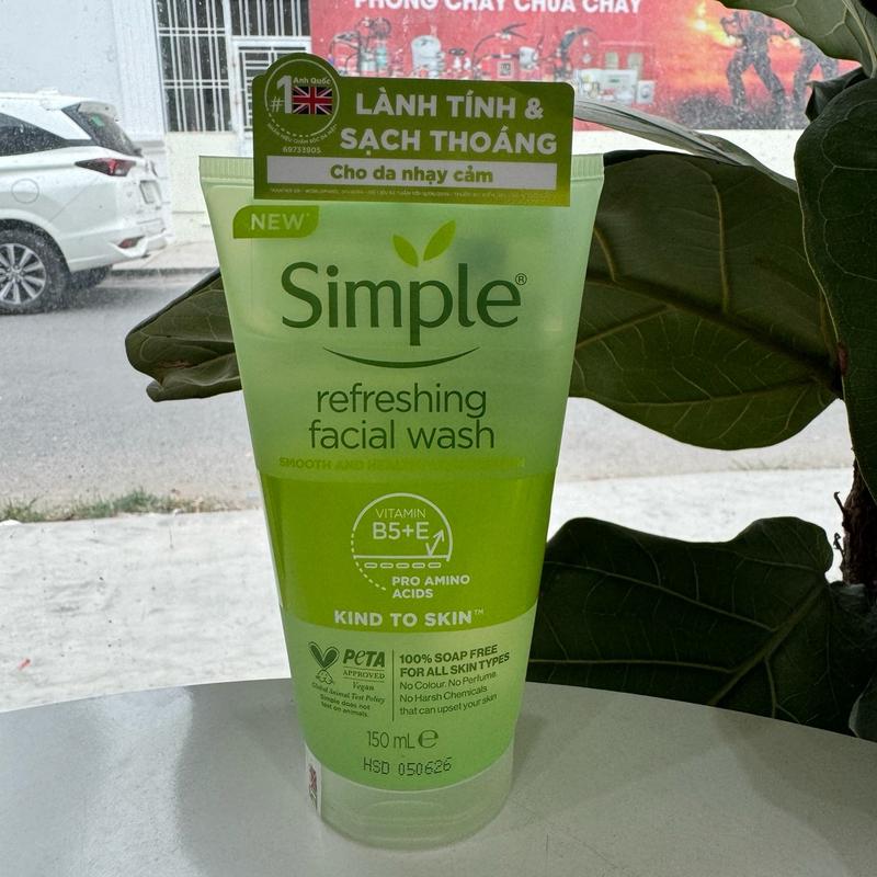 Sữa Rửa Mặt Dạng Gel Simple Giúp Da Sạch Thoáng 150ml. 1