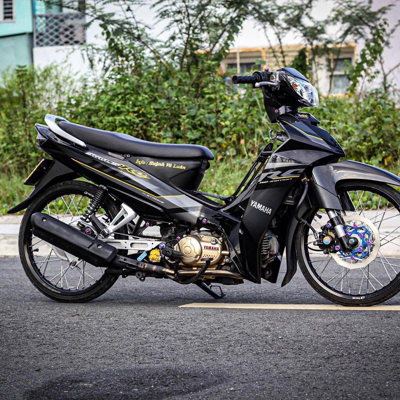 Nhãn dán xe sirius mẫu tem RC chỉ vàng cho xe đen decal 3 lớp chống nước bền màu