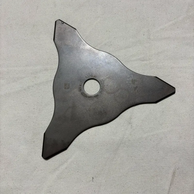 Dao cắt cây và cắt cỏ ba cạnh lưỡi chính hãng Thuỵ điển . Lắp cho các loại máy cắt cỏ lưỡi  dao  phát  cỏ 6