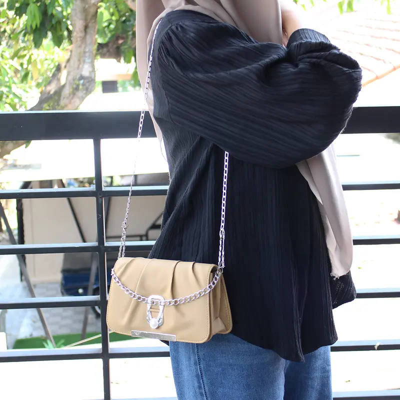 Luna Aura Tas Selempang Kotak Mini Kerut Wanita Liontin Rantai Nekkel Slingbag Mini Tas Simple Mewah Tas Kekinian Tas ootd 1