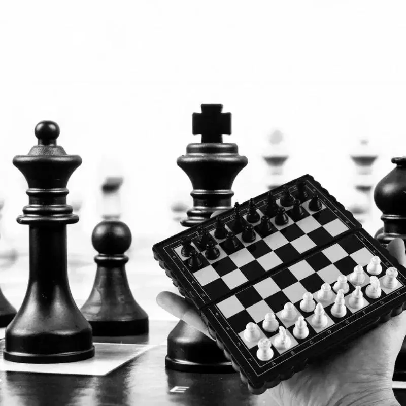 Mini Magnetic Chess Set Folding Magnetic Plastic Chessboard Board Game Portable Kid Toy Portable Outdoor Chess Games