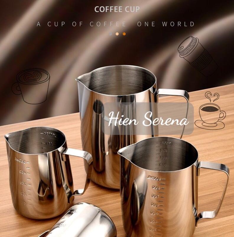 Ca đánh sữa inox có vạch chia 350ml - 550ml - 900ml chất liệu inox 304 và ca có nắp không vạch chia 600ml - 1000ml quay cafe