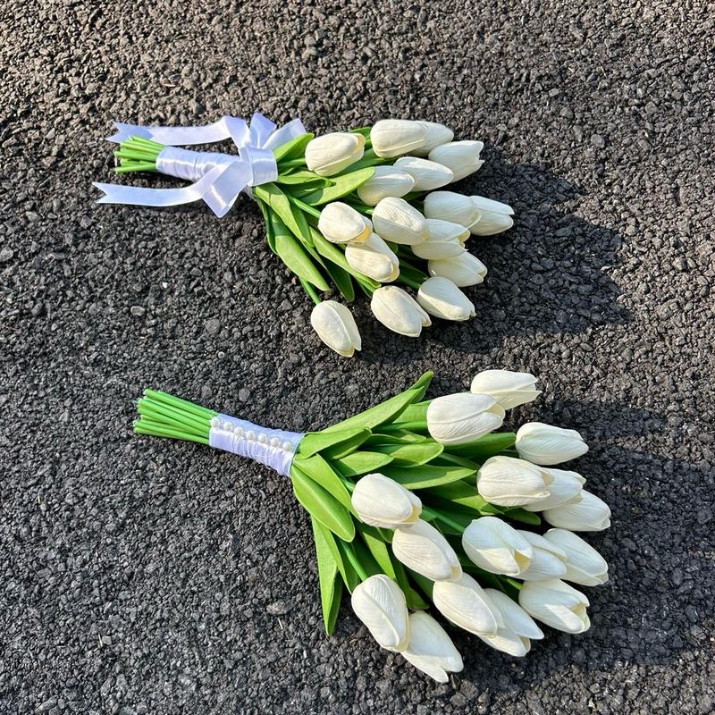 ￼[Tặng Cài Áo Chú Rể] Bó Hoa Cưới Cầm Tay Cô Dâu, Bó Hoa Tuylip Cầm Tay Cô Dâu, Hoa Cưới Tuylip mã 02