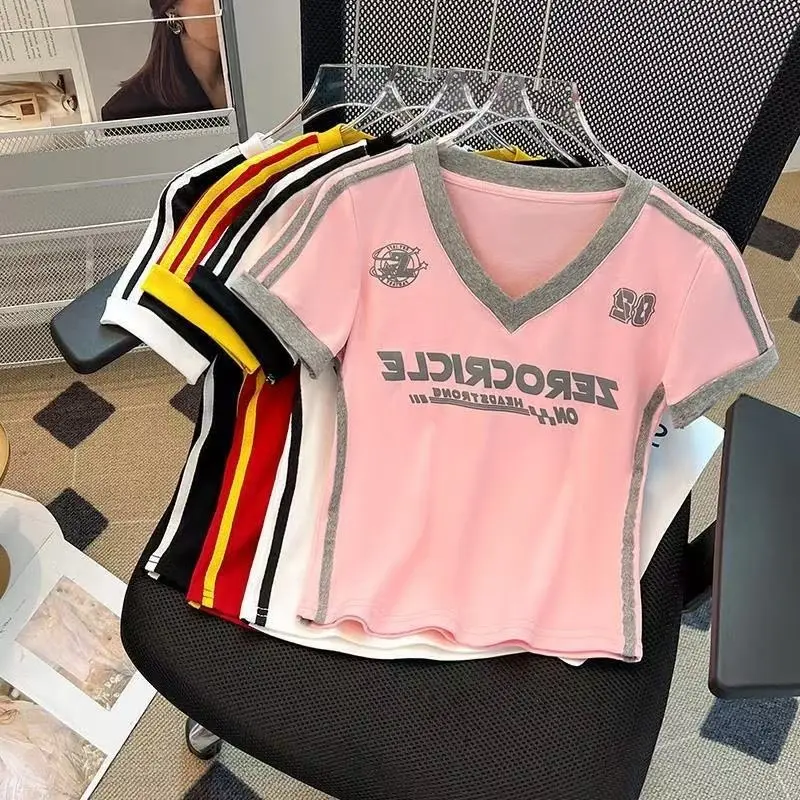 [Ready stock] 2025 new women's navel-baring T-shirt tops women's fashion clothes contrasting letter print Korean style ins street V-neck tops T-shirt Womenswear Check