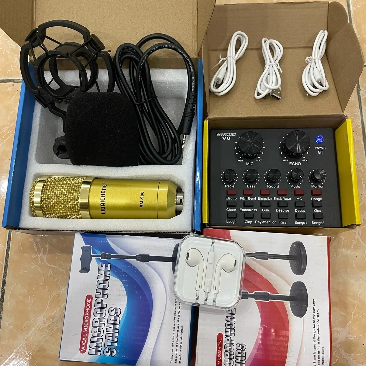 HOT 2024 Bộ mic hát thu âm Live stream Bm900 và Soundcad v8, đi kèm tai nghe và giá đỡ Mic giá đỡ điện thoại,dây liev,dây lấy nhạc,dây sạc pin. lưu ý live bằng đt ip 7-14 mua thêm rắc chuyển ạ