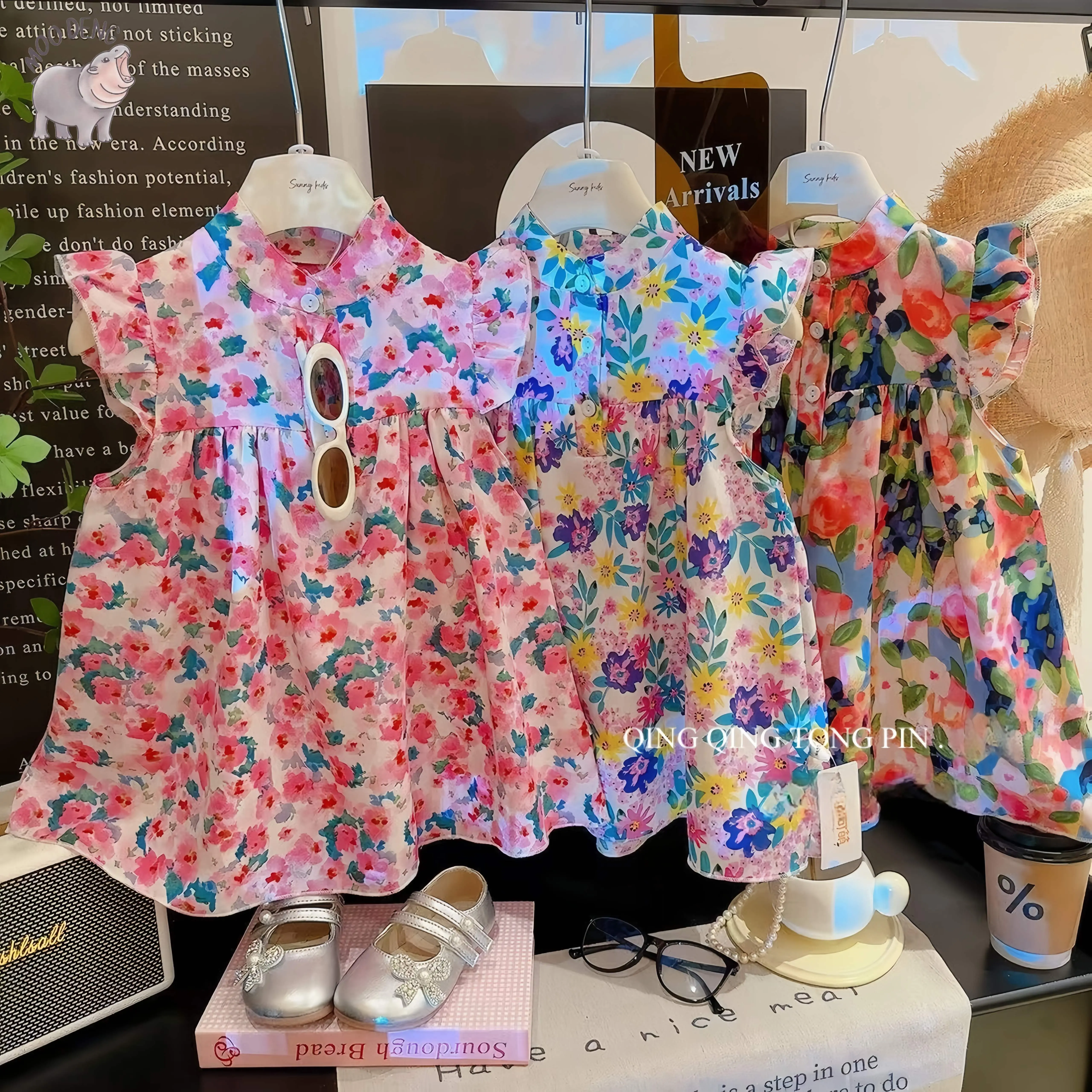 MooDeng Baby 1-9 ปีชุดเดรสเด็กผู้หญิงลายดอกไม้ชุดเดรสเด็กทารก ลายดอก ใส่เทียวน่ารัก ใส่สบายๆ ผ้าพริ้วสวย ลายสวยๆ คอจีนกระดุมหน้า แขน ตุ๊กตาบานน่ารักๆ