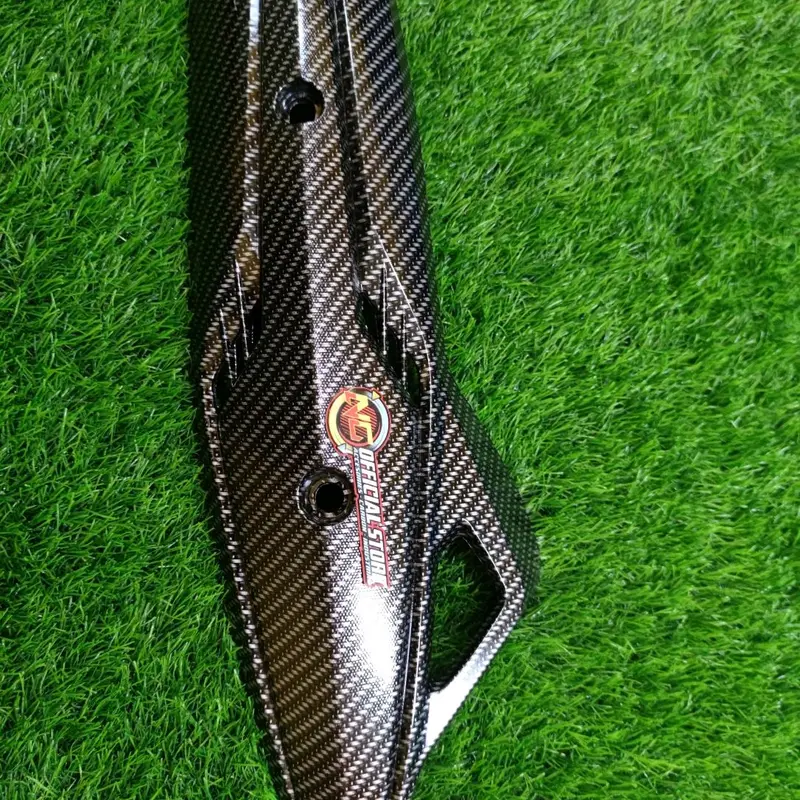 tutup kenalpot Vario 125 old carbon glossy 0