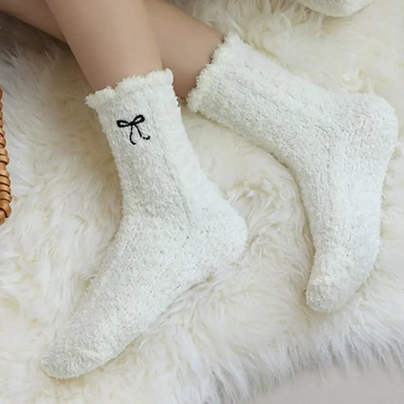 Tất Họa Tiết Thắt Nơ Thời Trang, 1 Đôi, Dành Cho Bé Gái Và Phụ Nữ, Thích Hợp Cho Mùa Thu Và Mùa Đông, Dày Dặn Và Ấm Áp, Được Làm Bằng Lông Cừu San Hô, Tất Ống Giữa, Thoải Mái 1