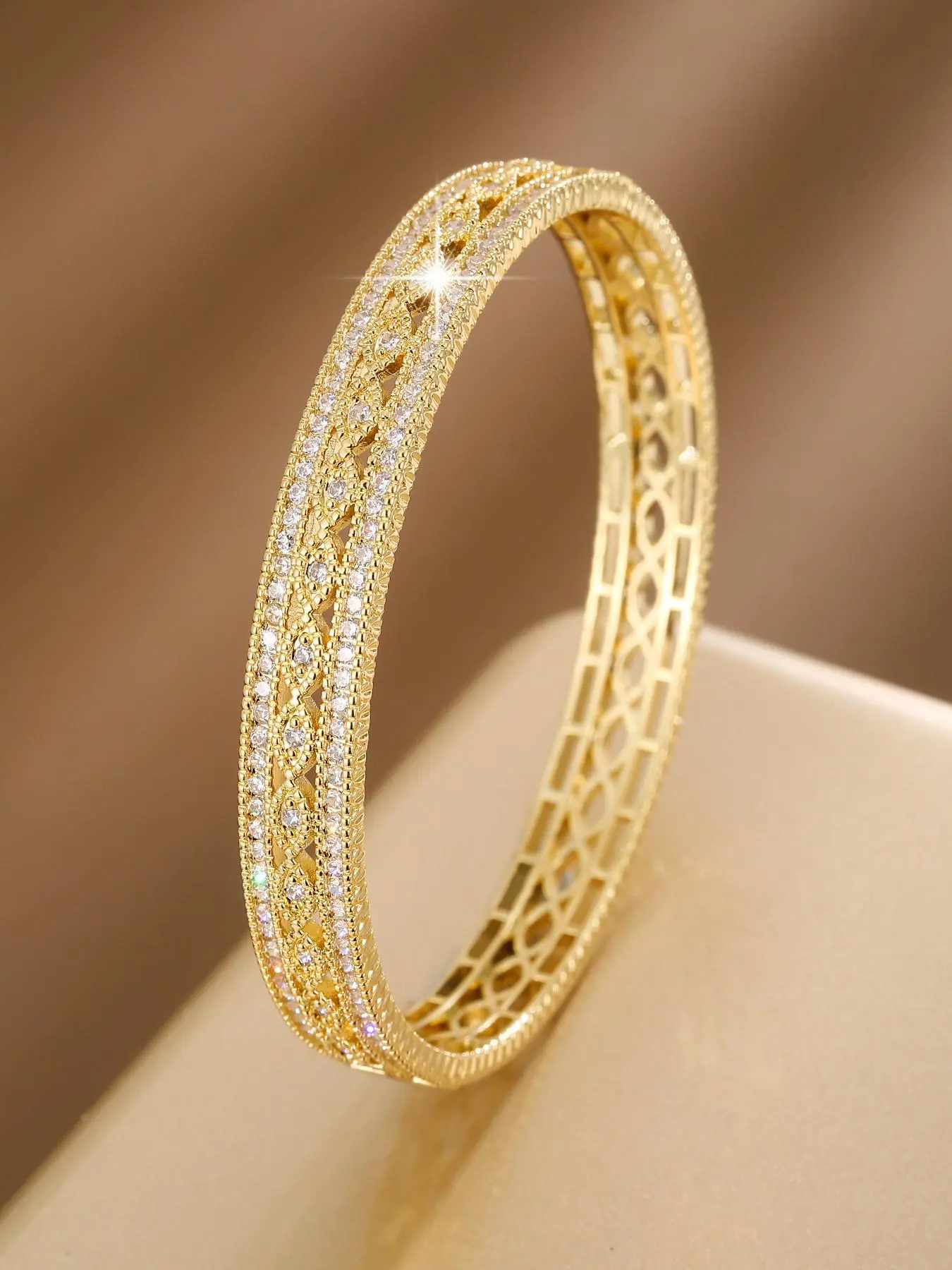 Elegant Hollow Out Design Bangle for Women, Fashion Minimalist Retro Bangle Bracelet for Party, Daily Decor, Trendy All-match & Exquisite Jewelry for Birthday Gift